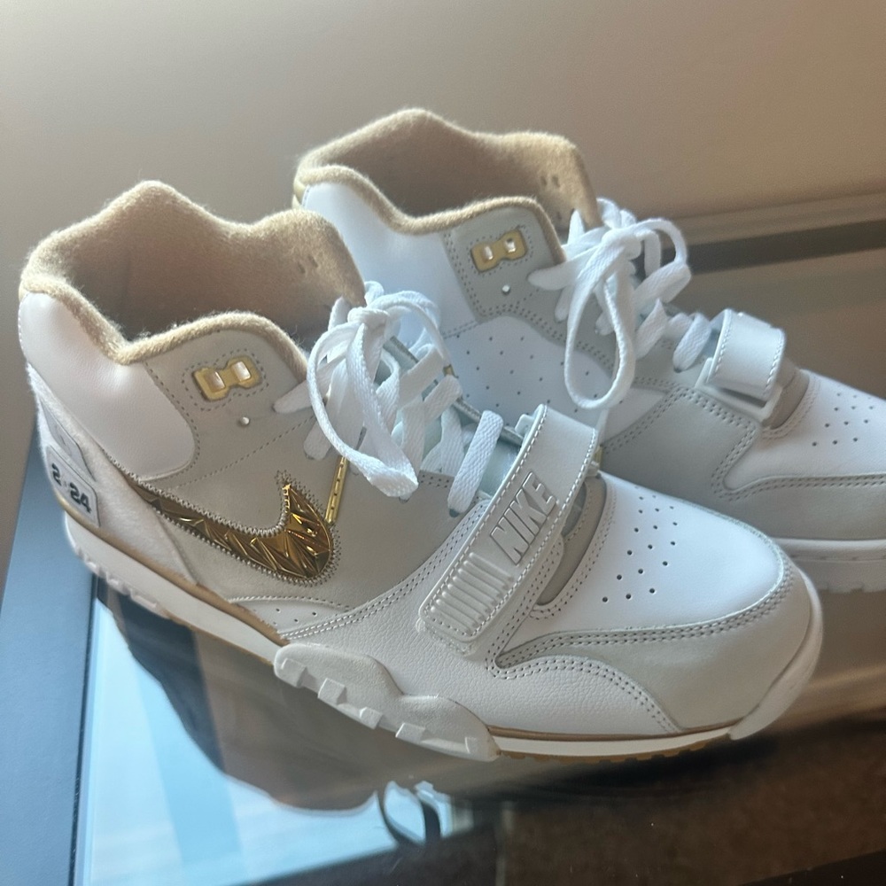 Brand new ! Nike Air Trainer 1 college football playoffs pack white